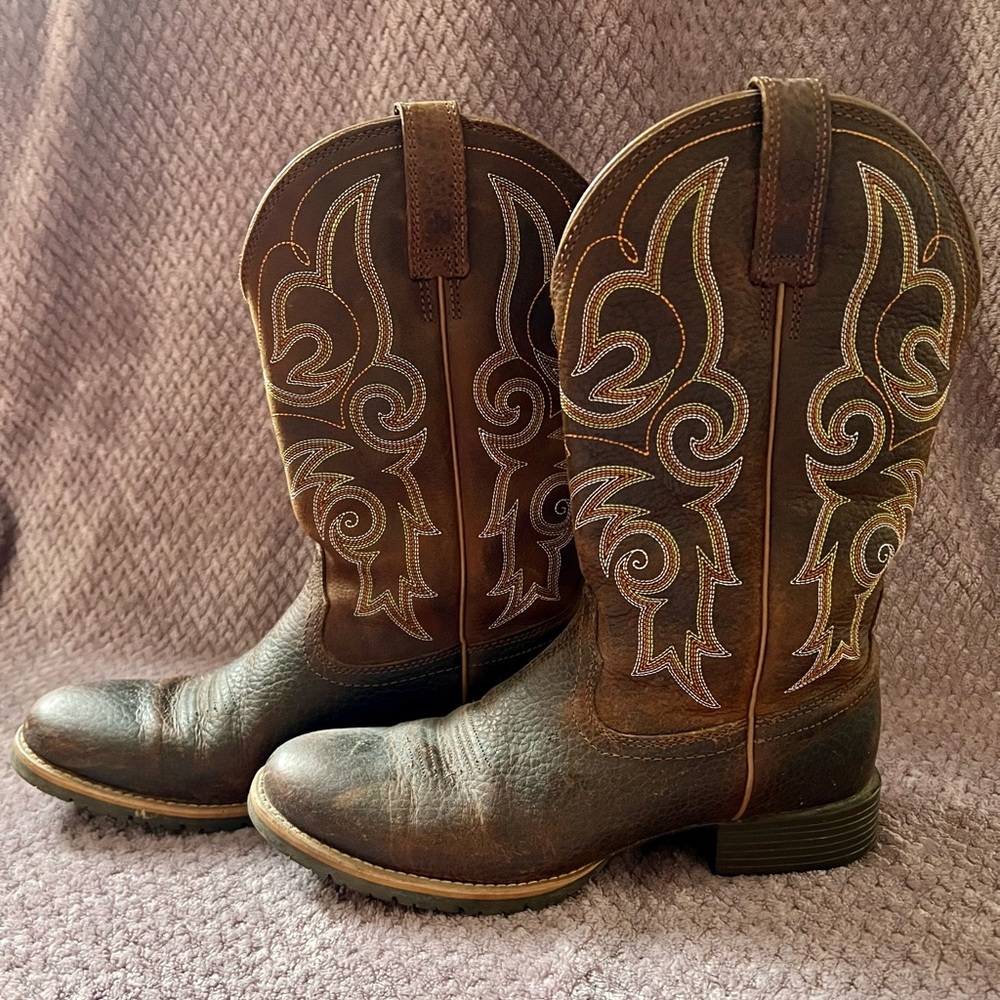Lightly used Ariat boots!